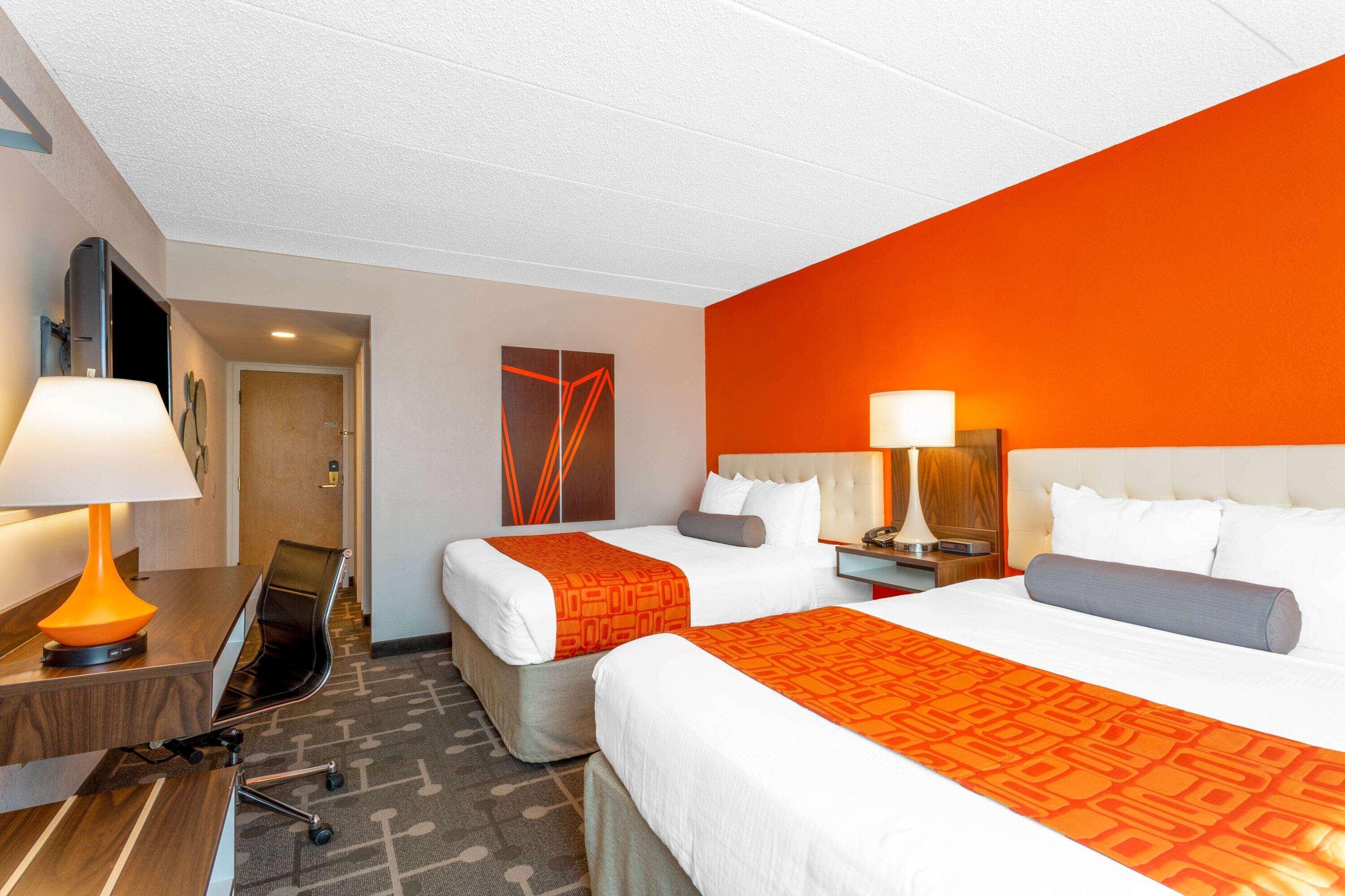 Howard Johnson By Wyndham Portsmouth Exterior photo