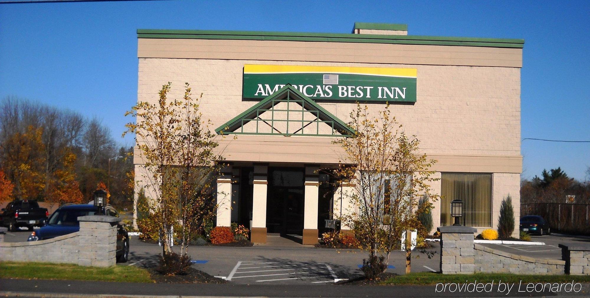 Howard Johnson By Wyndham Portsmouth Exterior photo