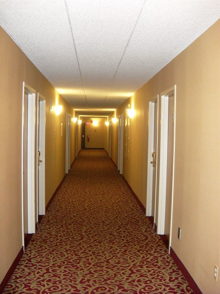 Howard Johnson By Wyndham Portsmouth Exterior photo