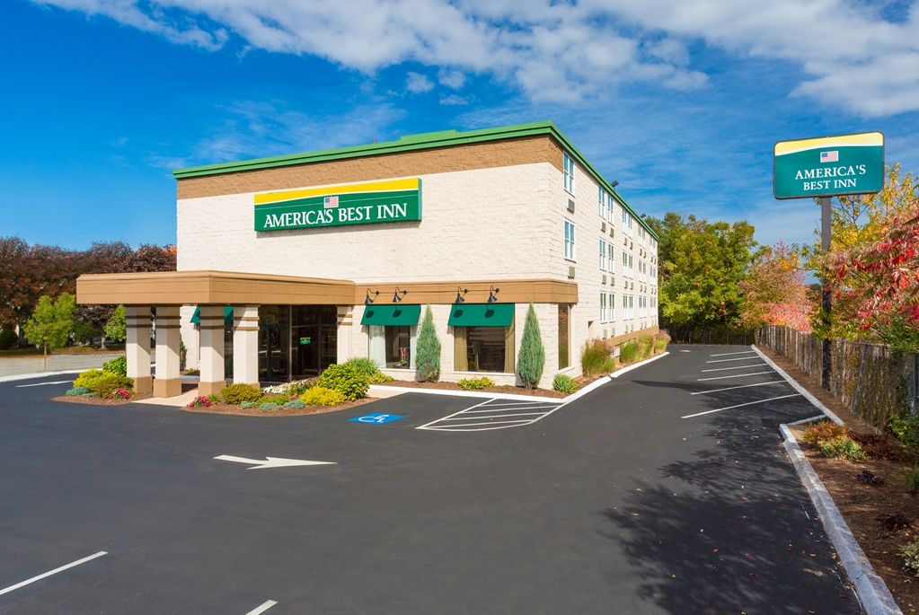 Howard Johnson By Wyndham Portsmouth Exterior photo